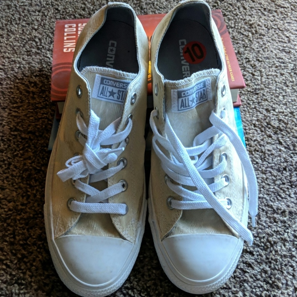 Women's size 10 Converse NWOT